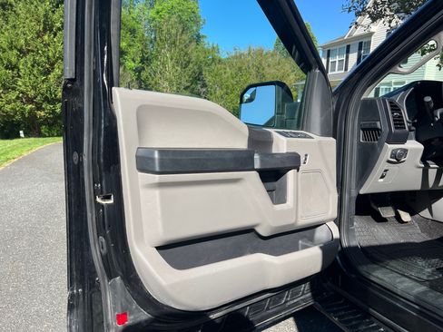Used 2019 Ford F150 XL w/ Equipment Group 101A Mid AWD/4WD image 4