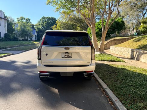 Used 2024 Cadillac Escalade Premium Luxury w/ Performance Package image 9