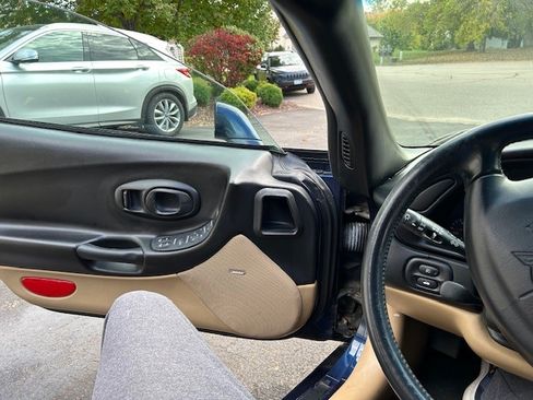 Used 2000 Chevrolet Corvette Coupe w/ Roof Pkg image 9