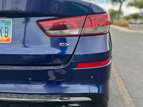 Used 2019 Kia Optima EX image 4