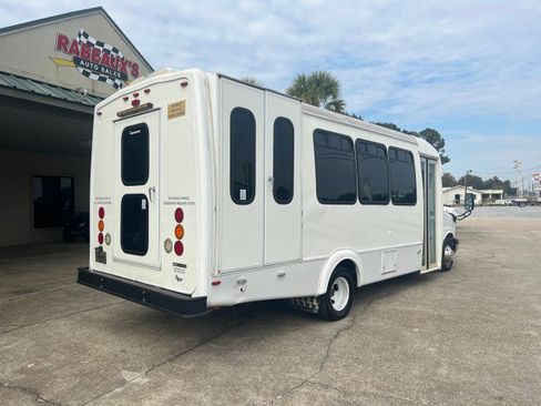 Used 2014 Chevrolet Express 4500 w/ Shuttle Bus Package image 2