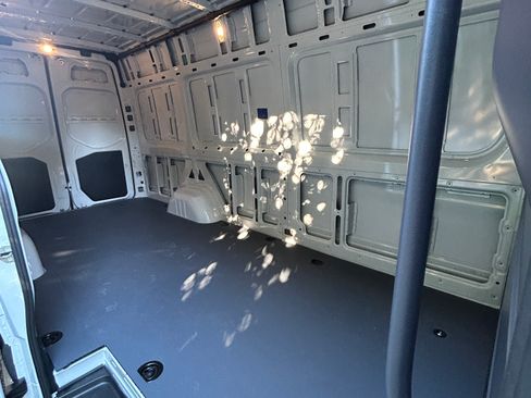 Used 2024 Mercedes-Benz eSprinter 170 Cargo image 12