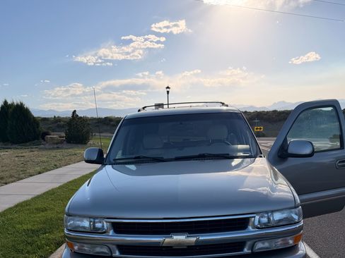 Used 2001 Chevrolet Tahoe LT w/ LT Preferred Equipment Group AWD/4WD image 5