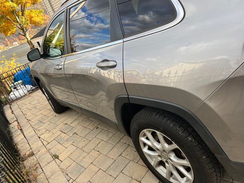 Used 2017 Jeep Cherokee Latitude w/ True North Edition image 11