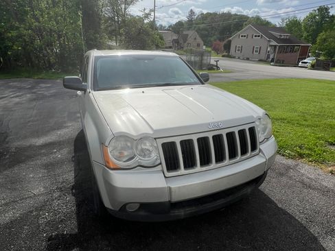 Used 2008 Jeep Grand Cherokee Laredo AWD/4WD image 2