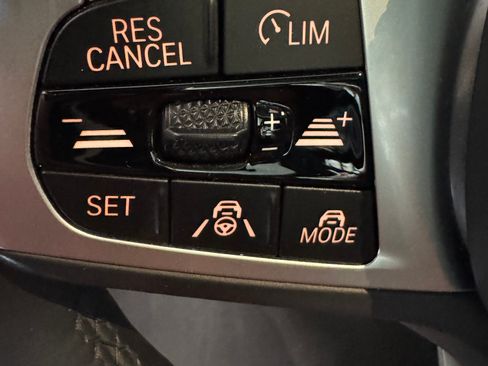 Used 2021 BMW X7 xDrive40i w/ M Sport Package image 28