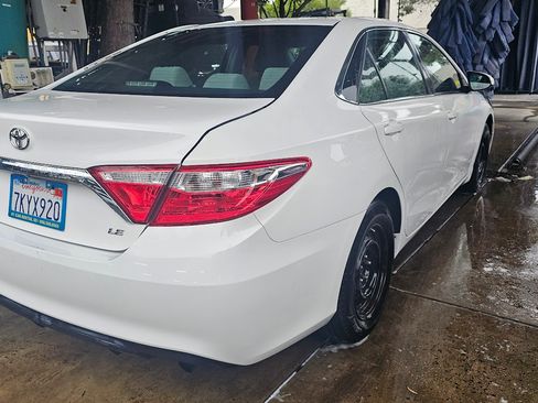 Used 2015 Toyota Camry LE image 9