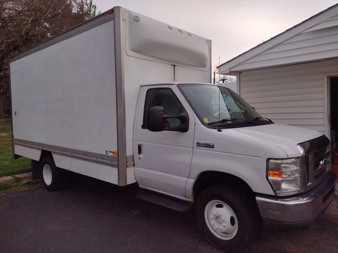 Used 2015 Ford E-450 and Econoline 450 Super Duty w/ Power Windows & Locks Group RWD image 2