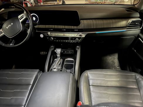 Used 2024 Kia Telluride SX Prestige w/ Towing Package image 29