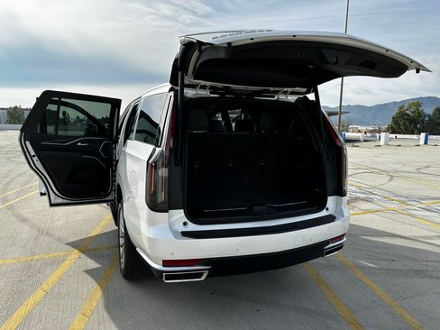 Used 2023 Cadillac Escalade Luxury image 10