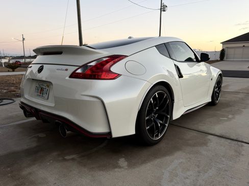 Used 2015 Nissan 370Z NISMO image 4