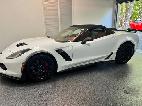 Used 2016 Chevrolet Corvette Z06 w/ 3LZ Preferred Equipment Group image 9
