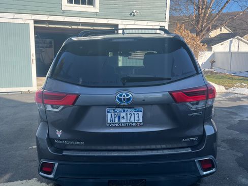 Used 2017 Toyota Highlander Limited image 5