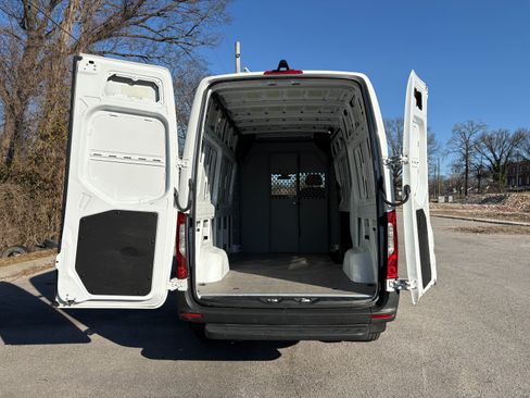 Used 2020 Mercedes-Benz Sprinter 2500 image 12
