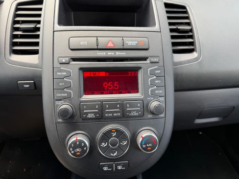 Used 2013 Kia Soul FWD image 12