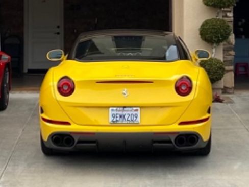 Used 2015 Porsche 911 Turbo S image 1