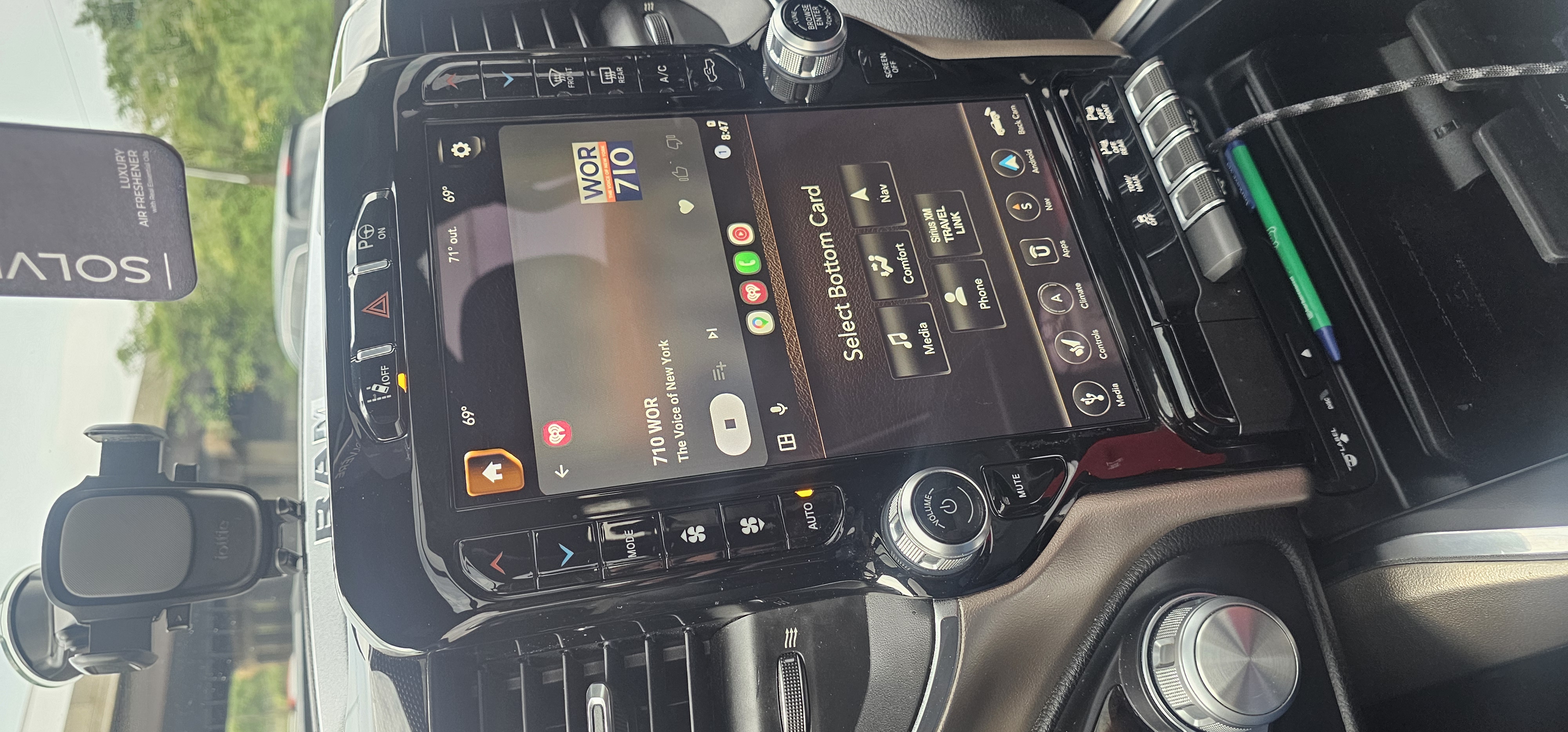 Used 2019 RAM 1500 Laramie RWD image 9