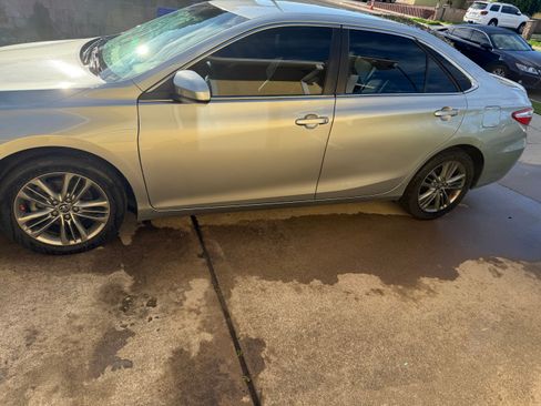 Used 2017 Toyota Camry SE image 5