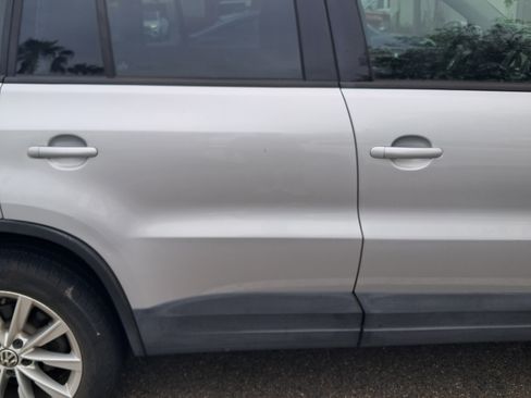 Used 2017 Volkswagen Tiguan Limited w/ Alloy Wheels Package image 4