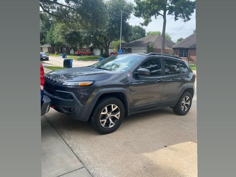 Used 2016 Jeep Cherokee Trailhawk w/ Comfort/Convenience Group AWD/4WD image 1