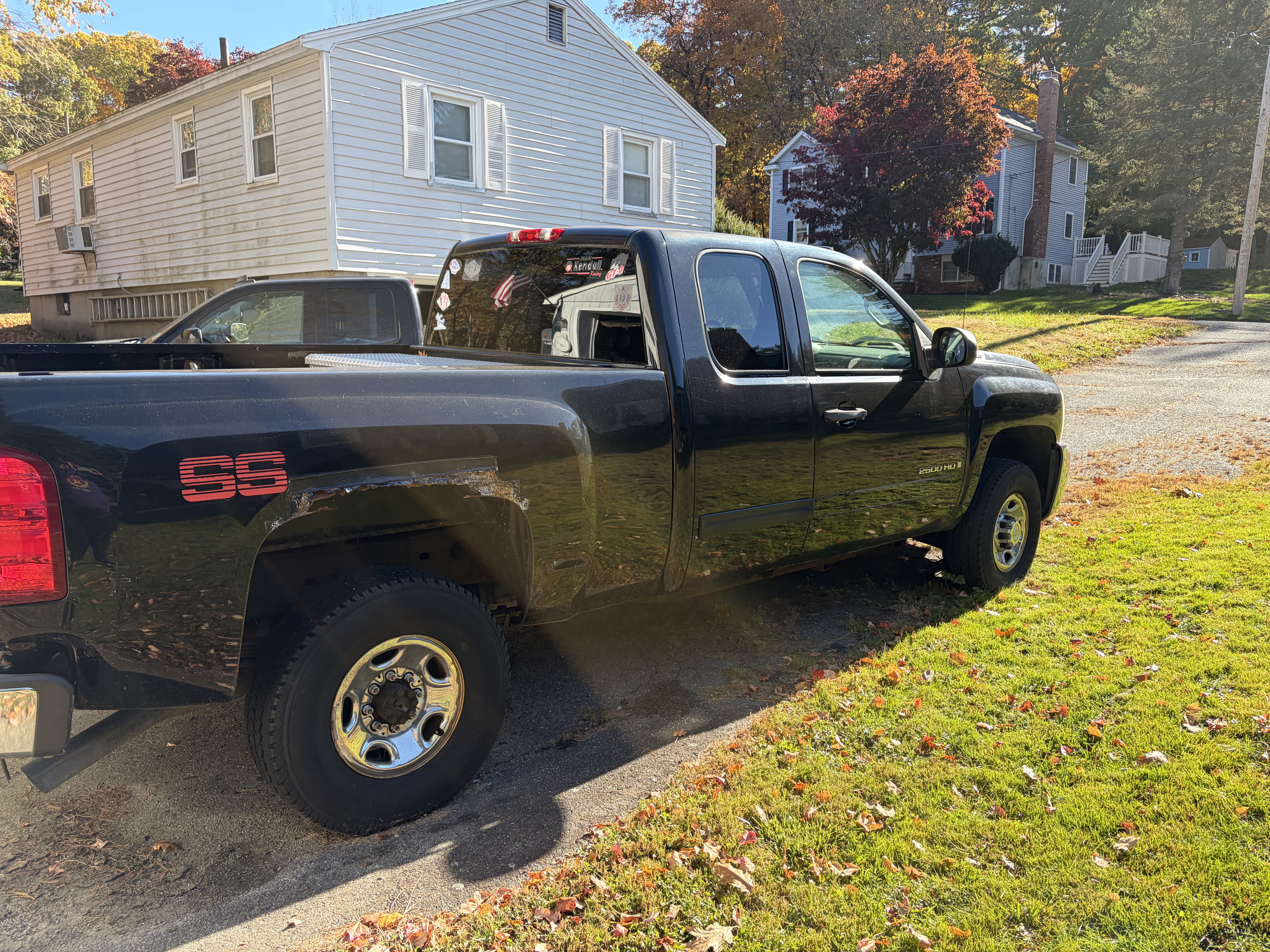 Used 2009 Chevrolet Silverado 2500 LT w/ Exterior Plus Package AWD/4WD image 18