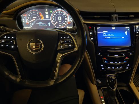 Used 2013 Cadillac XTS Premium image 15