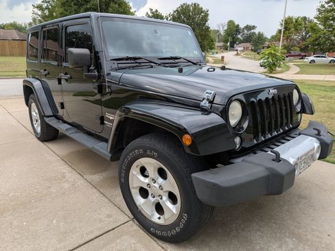 Used 2014 Jeep Wrangler Unlimited Sahara w/ Connectivity Group image 4
