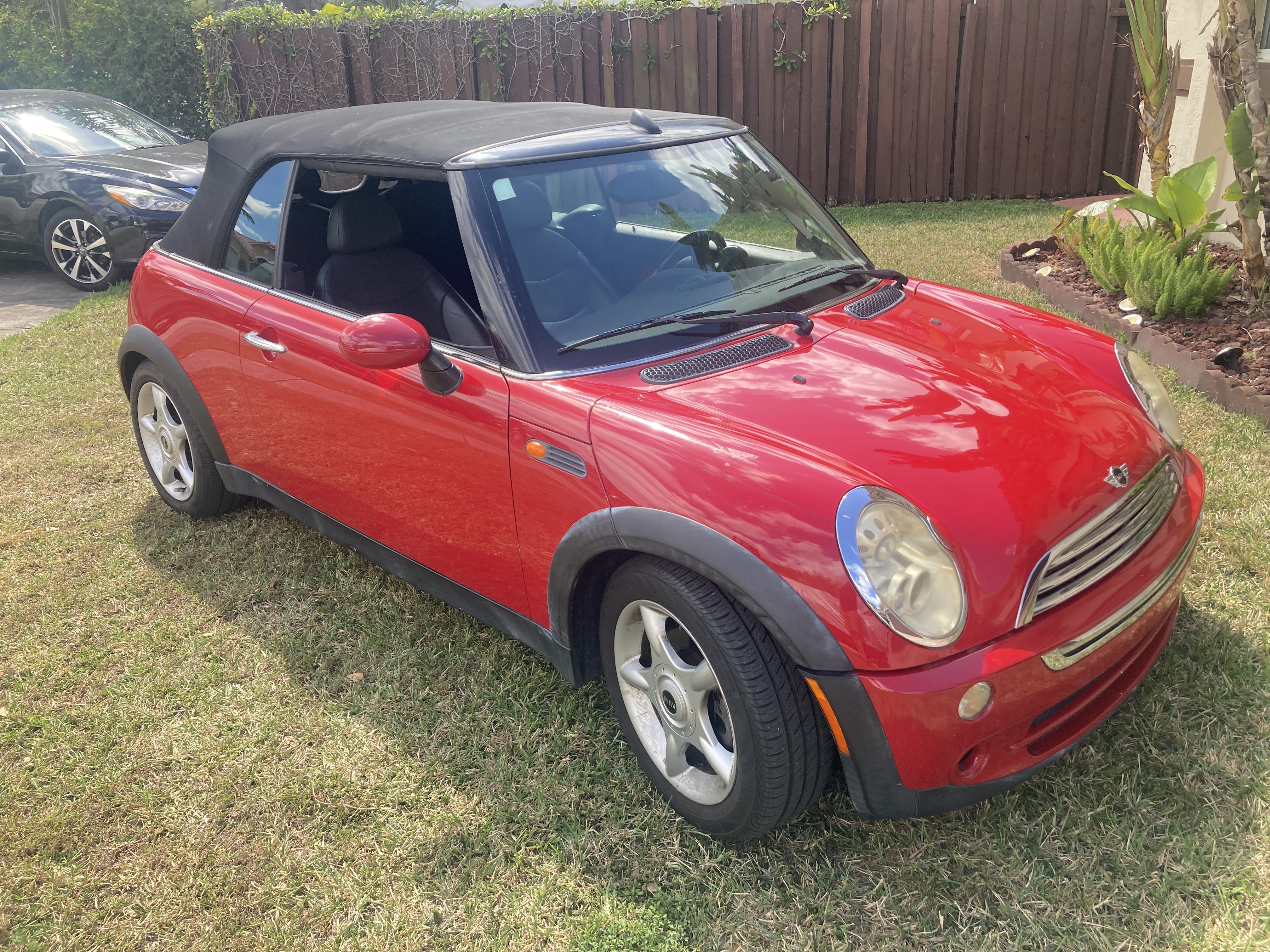 Used 2005 MINI Cooper Convertible FWD image 1