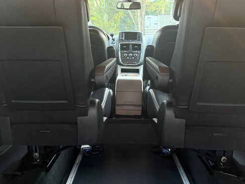 Used 2019 Dodge Grand Caravan SXT image 21