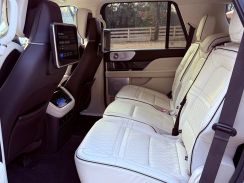 Used 2023 Lincoln Navigator Black Label image 14