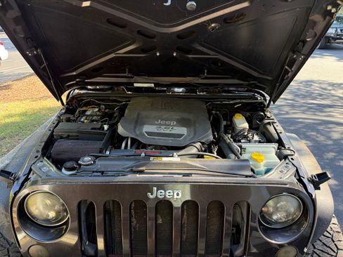 Used 2013 Jeep Wrangler Sport w/ Connectivity Group AWD/4WD image 15
