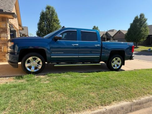 Used 2018 Chevrolet Silverado 1500 LTZ Z71 w/ LTZ Plus Package AWD/4WD image 11