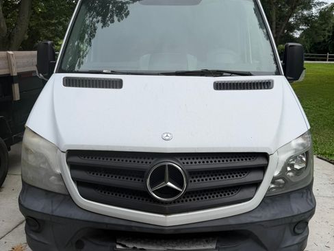 Used 2015 Mercedes-Benz Sprinter 2500 image 2