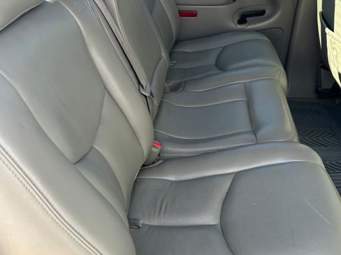 Used 2005 Chevrolet Silverado 2500 LT w/ Heavy-Duty Power Package image 10