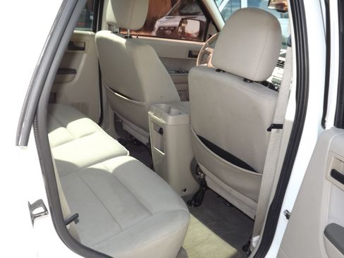 Used 2010 Ford Escape XLT AWD/4WD image 12
