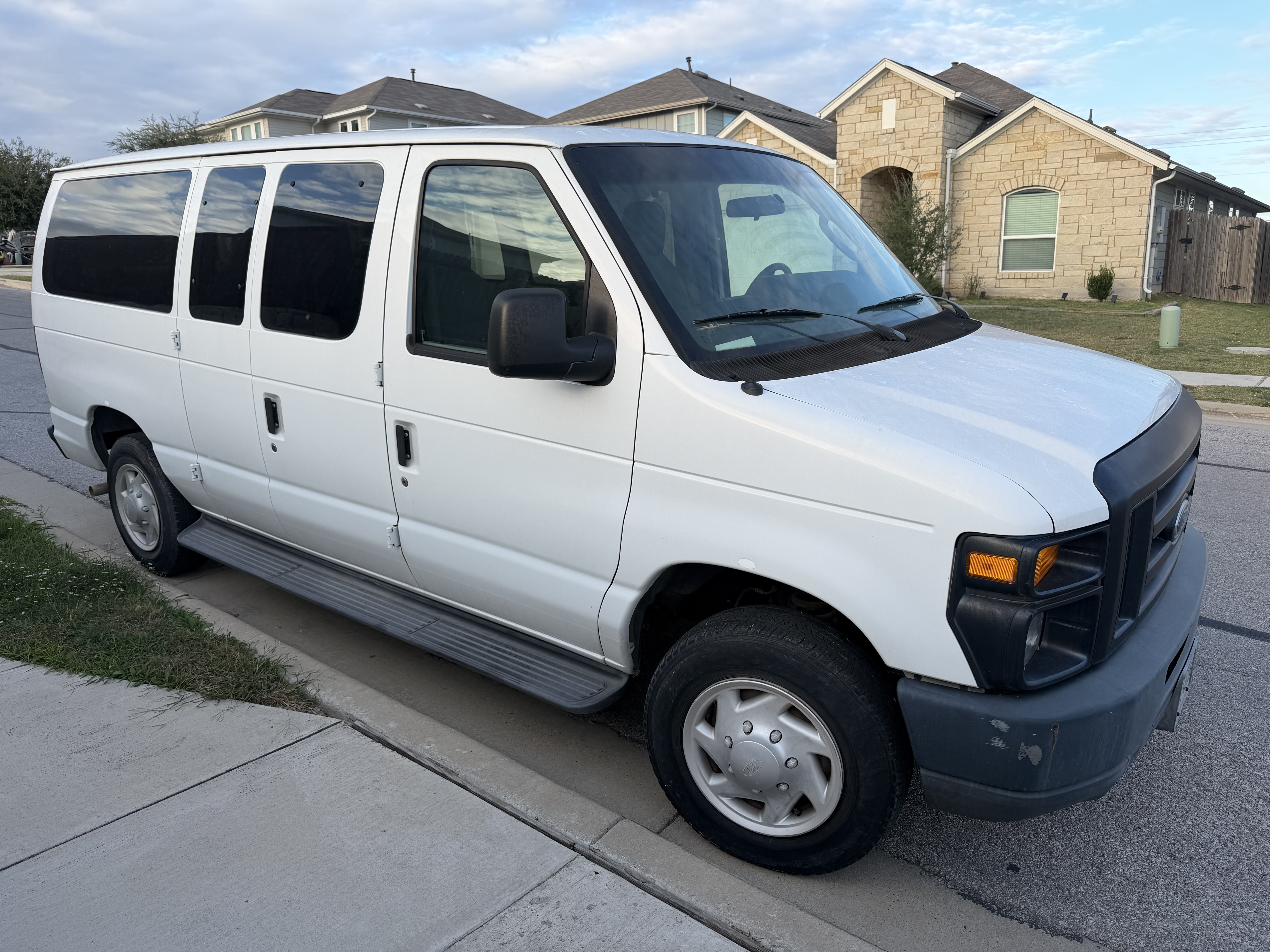 Used 2009 Ford E-150 and Econoline 150 Wagon RWD image 8