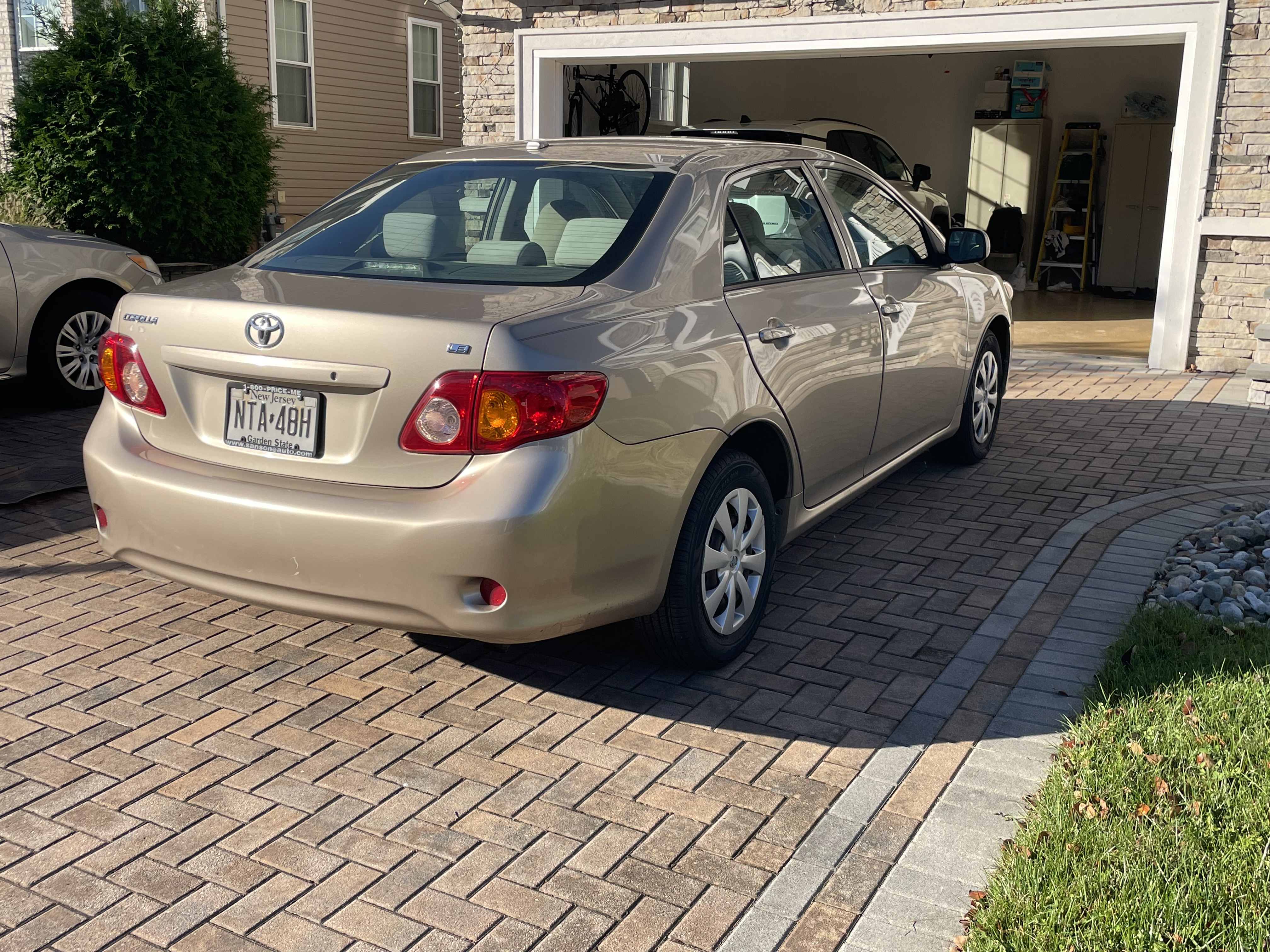 Used 2009 Toyota Corolla LE w/ All Weather Guard Pkg FWD image 8