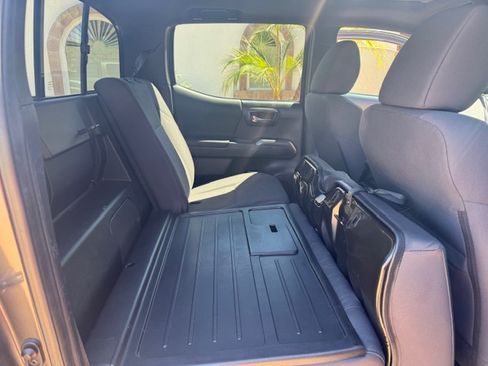 Used 2016 Toyota Tacoma TRD Off-Road image 24