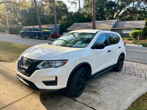 Used 2020 Nissan Rogue S image 1