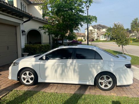 Used 2011 Toyota Corolla S image 10