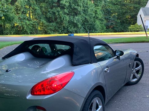 Used 2006 Pontiac Solstice Convertible w/ Premium Package RWD image 1