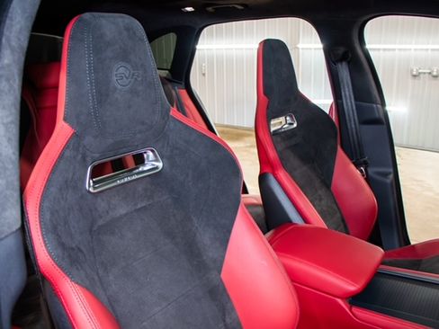 Used 2025 Jaguar F-PACE SVR 575 Edition image 22