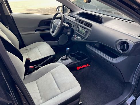 Used 2013 Toyota Prius C One image 11