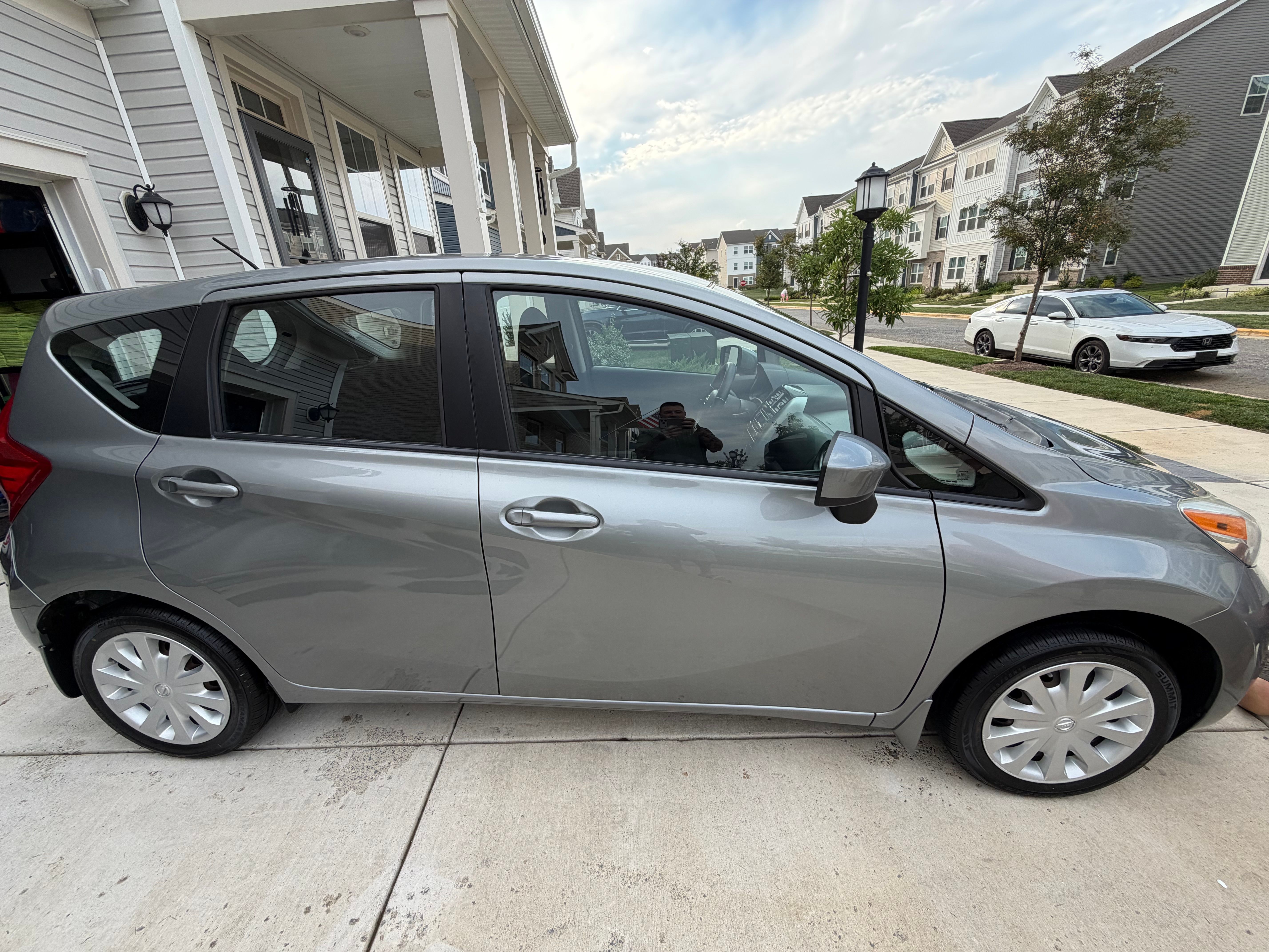 Used 2015 Nissan Versa Note SV FWD image 4