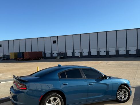 Used 2023 Dodge Charger SXT image 2