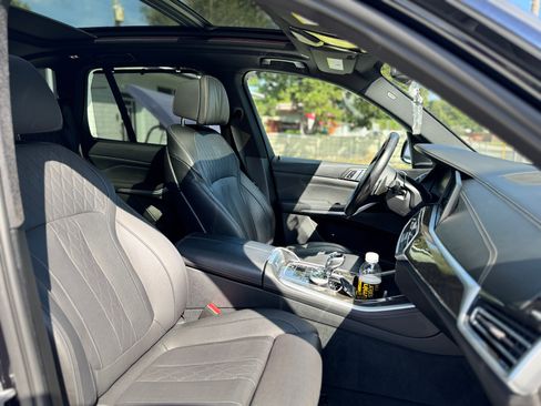 Used 2022 BMW X5 M50i w/ Executive Package image 8