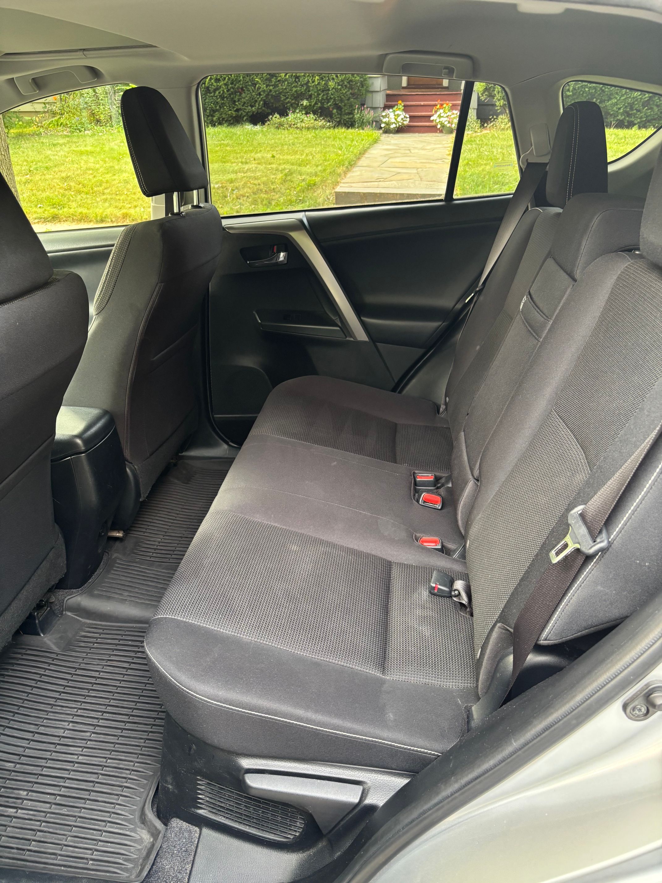 Used 2016 Toyota RAV4 XLE AWD/4WD image 8