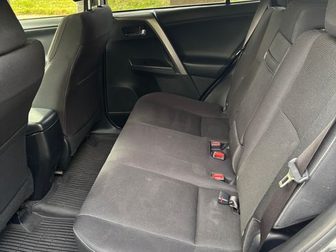 Used 2016 Toyota RAV4 XLE AWD/4WD image 8