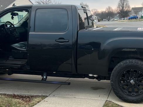 Used 2008 GMC Sierra 2500 SLT w/ Z71 Off-Road Package image 8