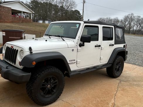 Used 2010 Jeep Wrangler Unlimited Sport image 12